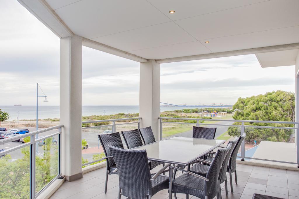 Spinnakers By Rockingham Apartments Екстериор снимка