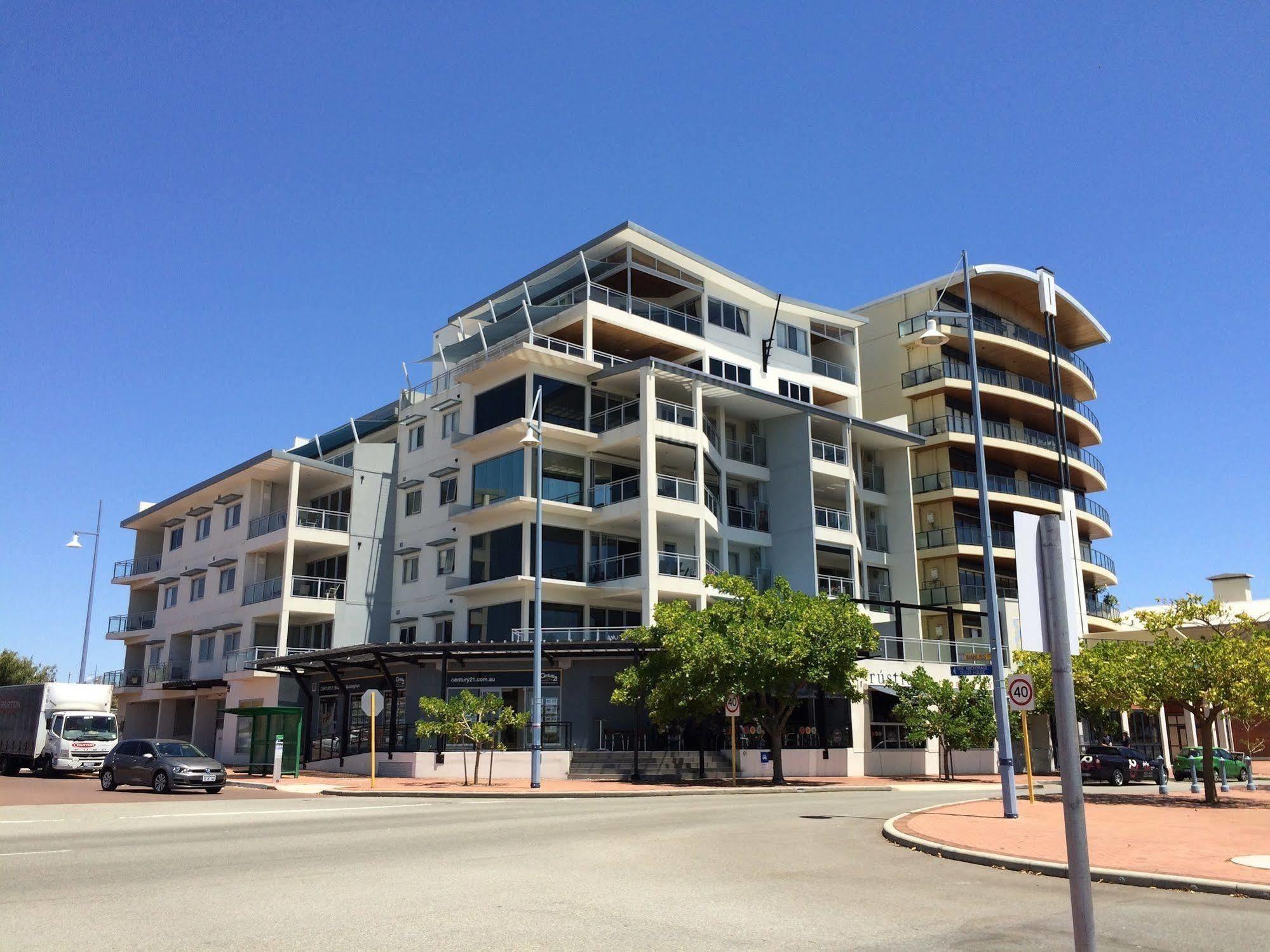 Spinnakers By Rockingham Apartments Екстериор снимка